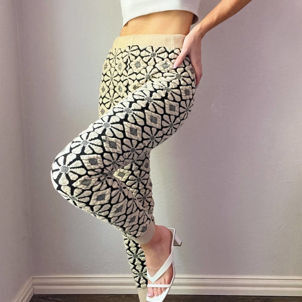 Vintage Cream Flower Knit Pull On Legging Jogger Pants